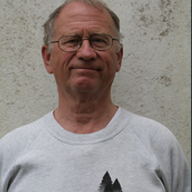 Dr Geoffrey  Mead