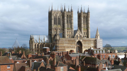 Lincoln_Cathedral_viewed_from_Lincoln_Castle.jpg
