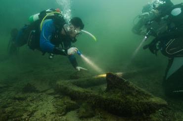 Y Heritage particpants recording the elizabethan wreck at Stoney Cove. Credit MSDS Marine.jpg